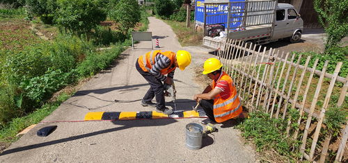 整治交叉路口安全隱患 縣公路建設養(yǎng)護中心狠抓 五小工程 建設