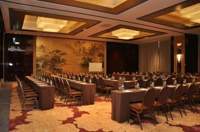 以禮相待，盡顯匠心——朗麗茲酒店禮儀服務體驗記